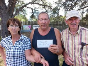 16 juillet - Dolbeau - Gagnants du B: Jacqueline Bouchard & Bernard Trottier (Yvon Côté au centre),