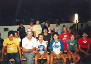 Fernand Dutremble et les juniors de 1983 au Championnat au lac St-Jean.