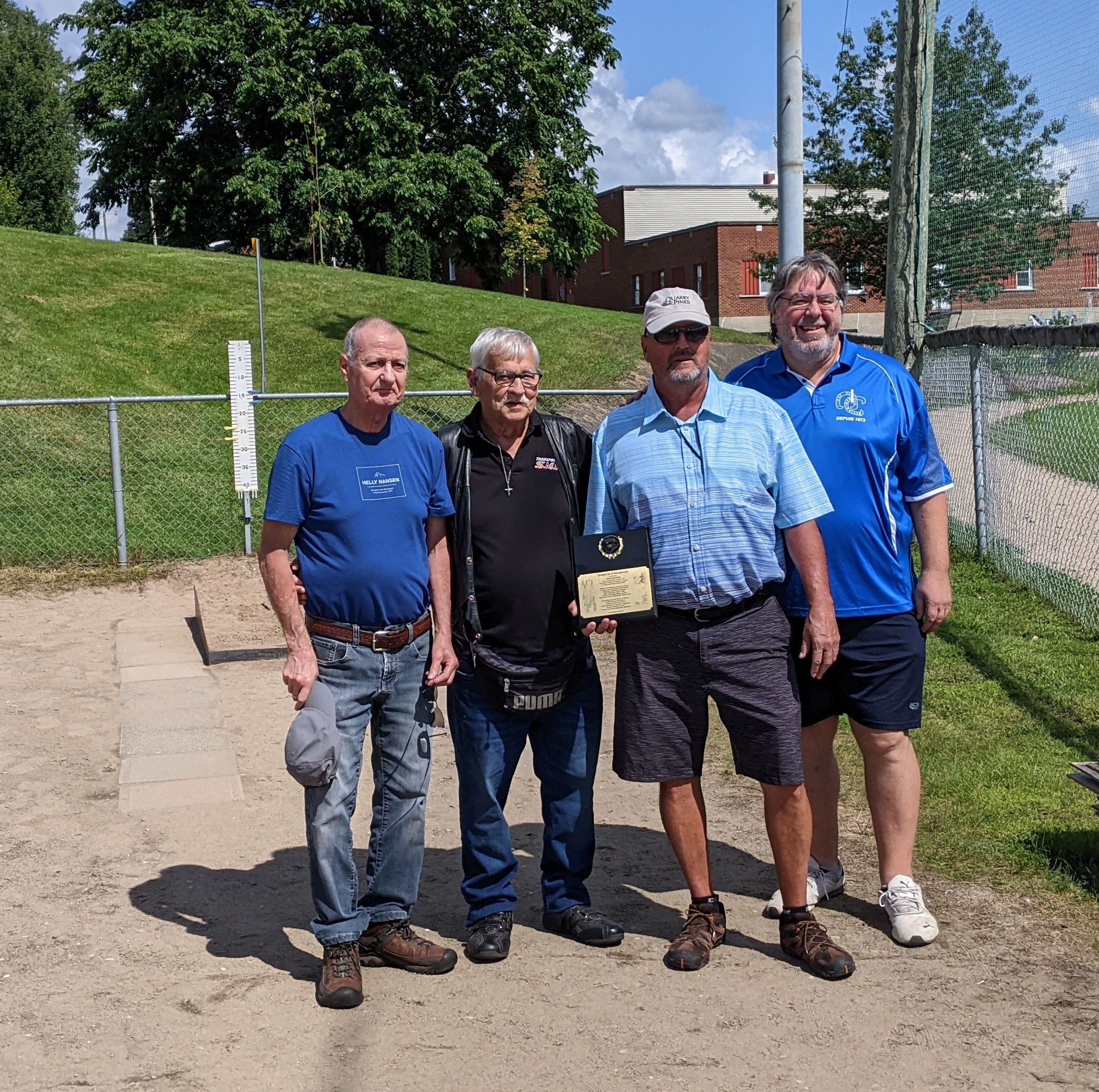 Jean Gauthier entouré de Gilles Joyal, Fernand Thibeault et André Leclerc.