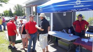 Blainville: Julien Harvey à son premier tournoi (sous l'oeil de Suzanne au bar)