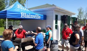 Blainville: Ginette très occupée à la cuisine...