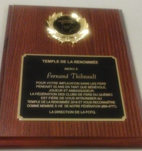 Plaque remise à Fernand Thibeault.